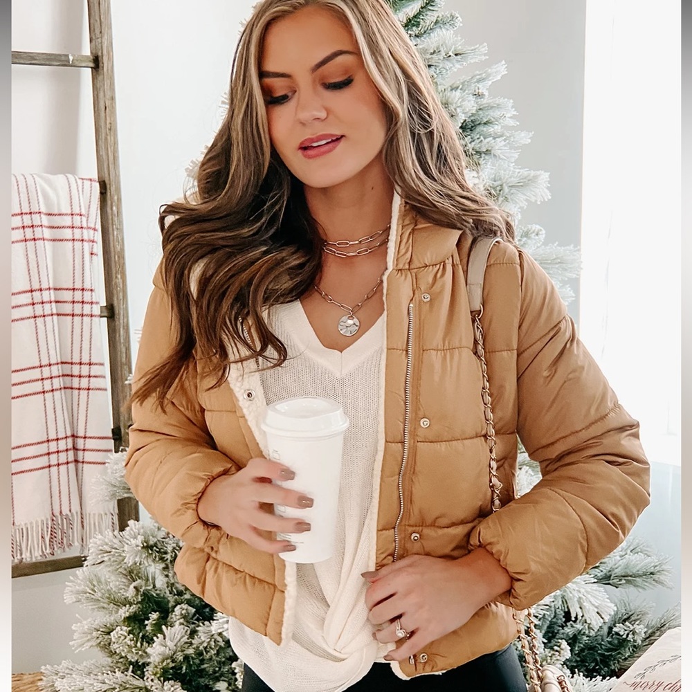 ARCHIVE SNOWY SECRETS HOODED PUFFER JACKET (LIGHT CAMEL)